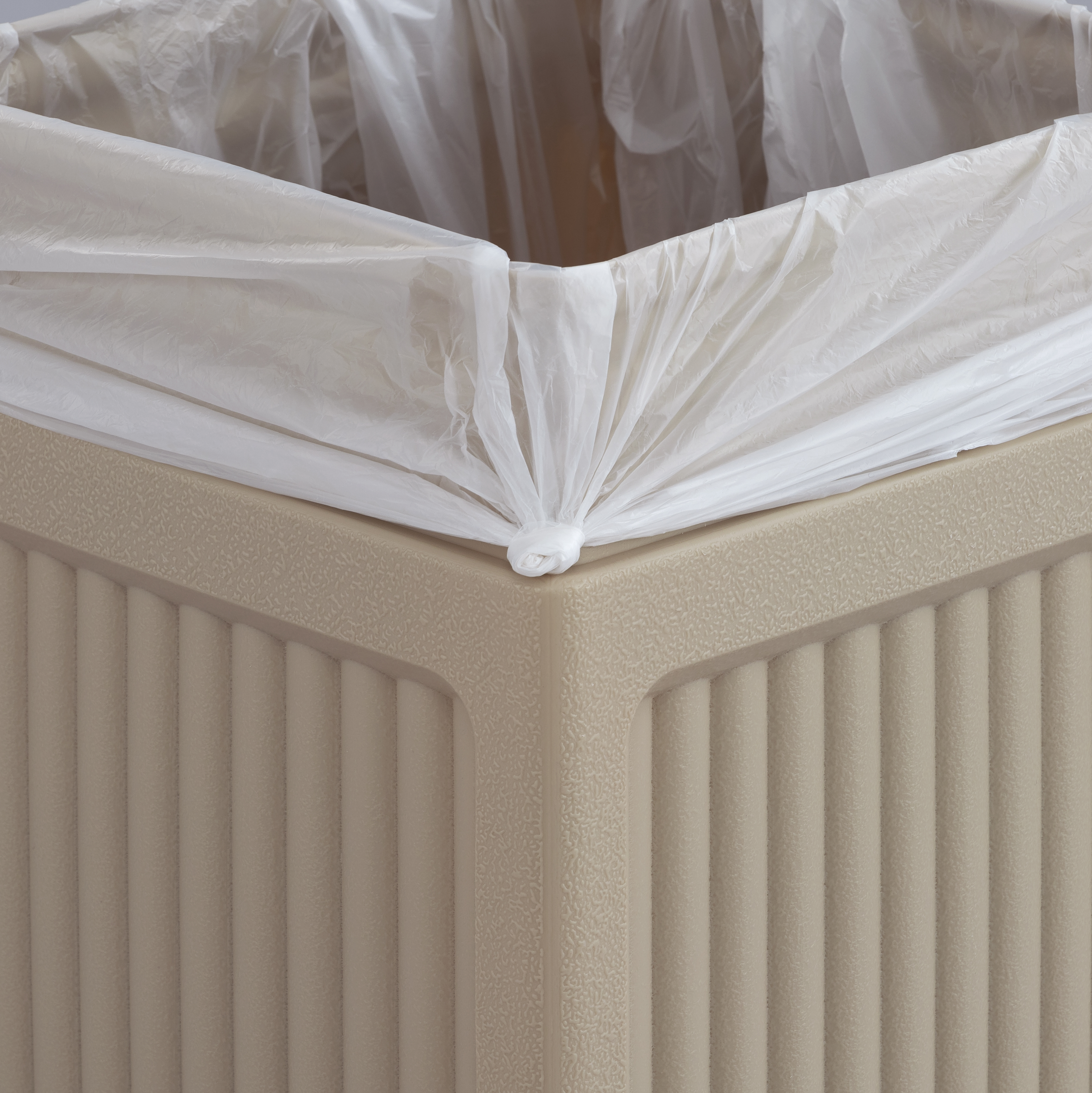 Canmeleon™ Recessed Panel, Side Open, 15 Gallon – 9478TN
